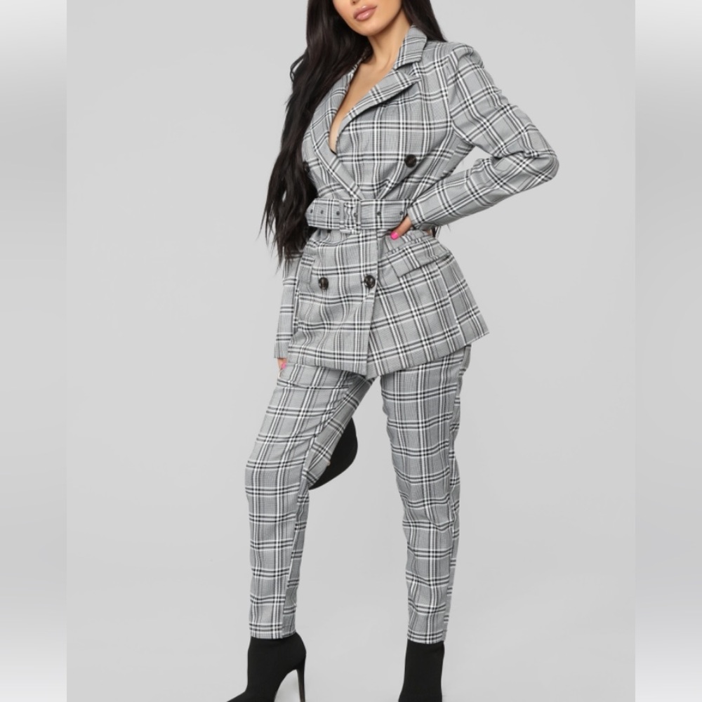 2 piece grey plaid pant suit with built-in belt